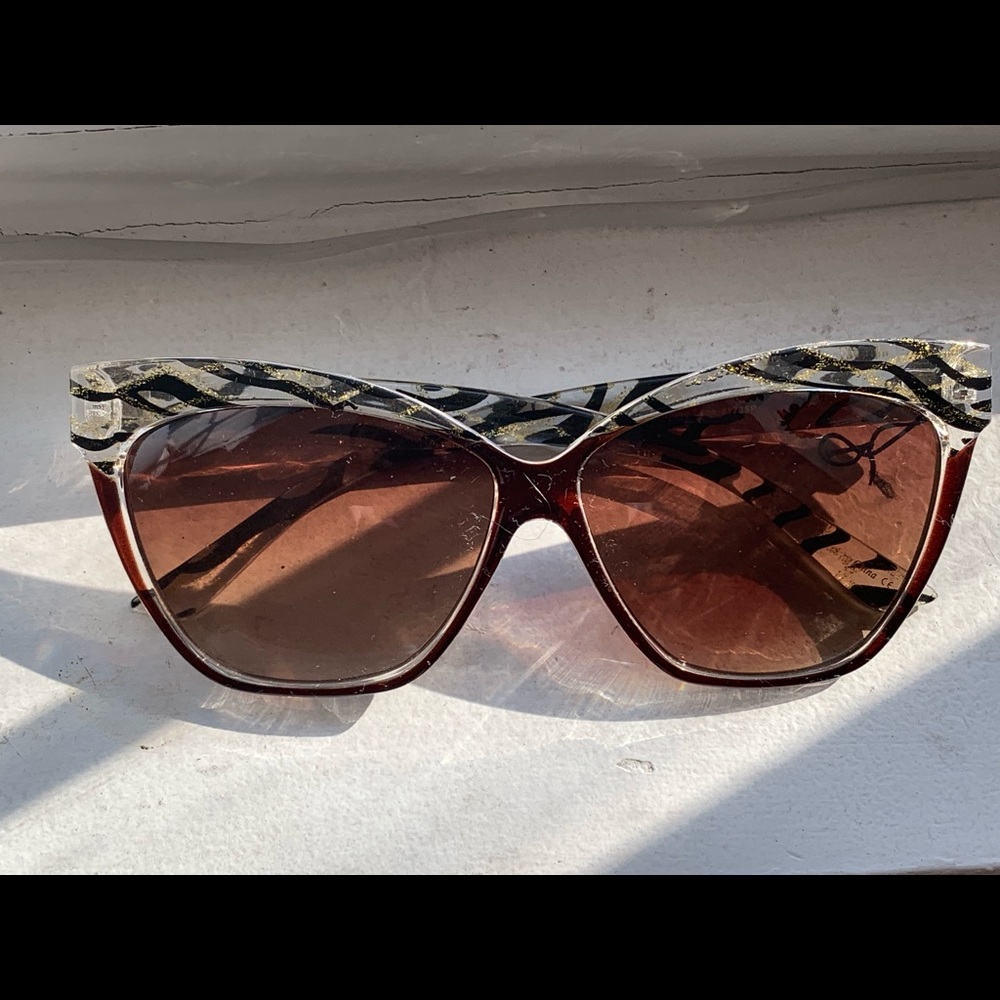 Fashion Sunlasses with vintage flare